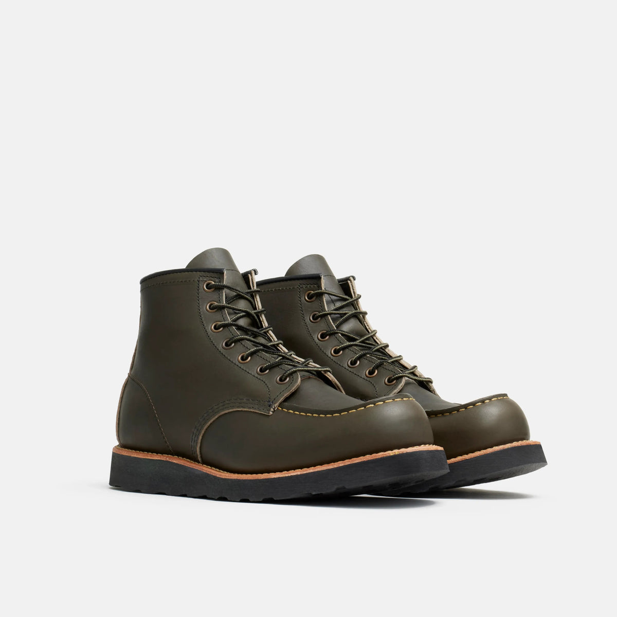 Classic Moc in Alpine Leather 8828 | Red Wing Heritage - Red Wing Shoes